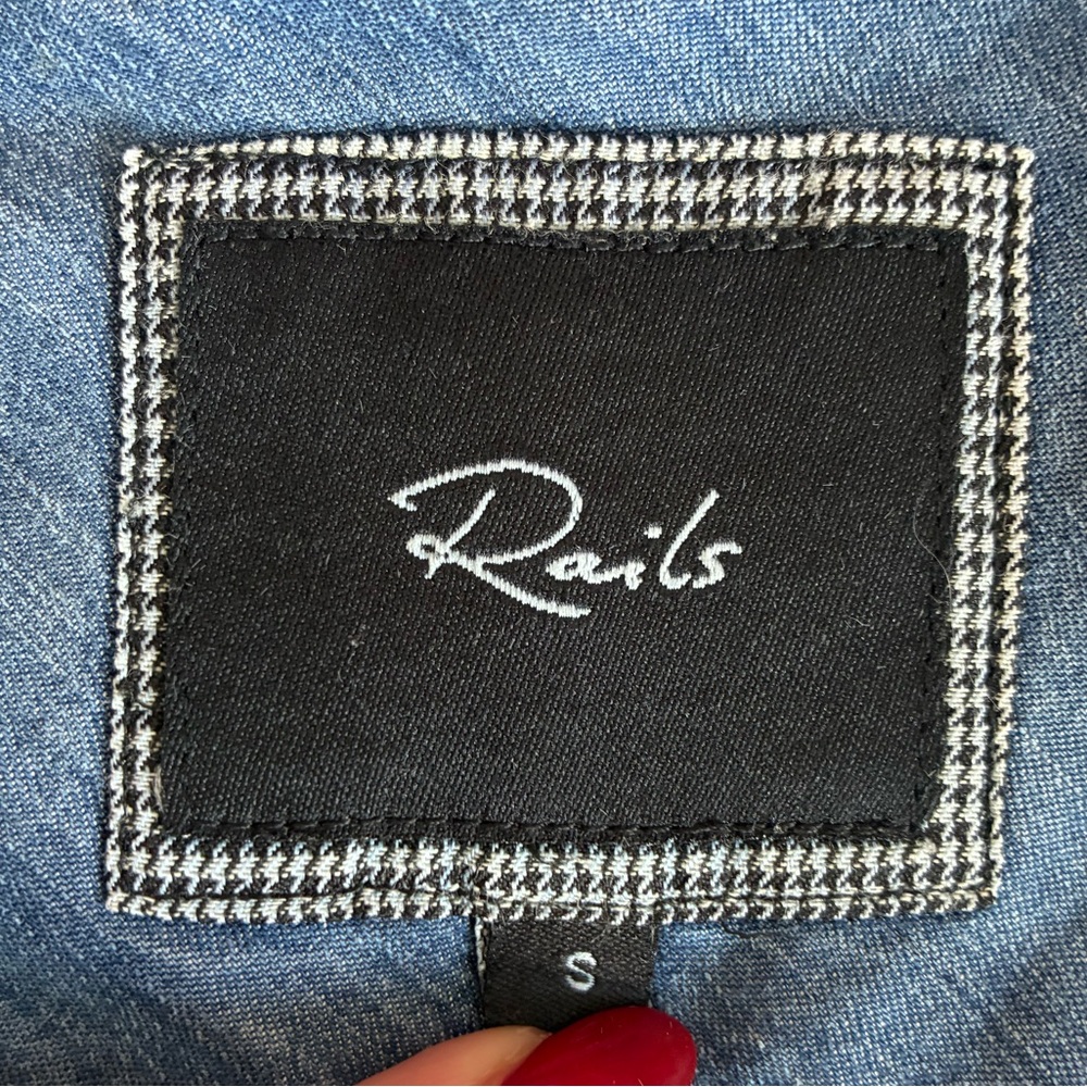 Rails Classic Blue Denim Button Down Carter Shirt w/ two Breast pockets Small - Picture 5 of 5